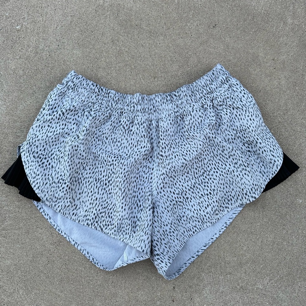 Lululemon Pleat To Street Short Dottie Dash White Black / Black